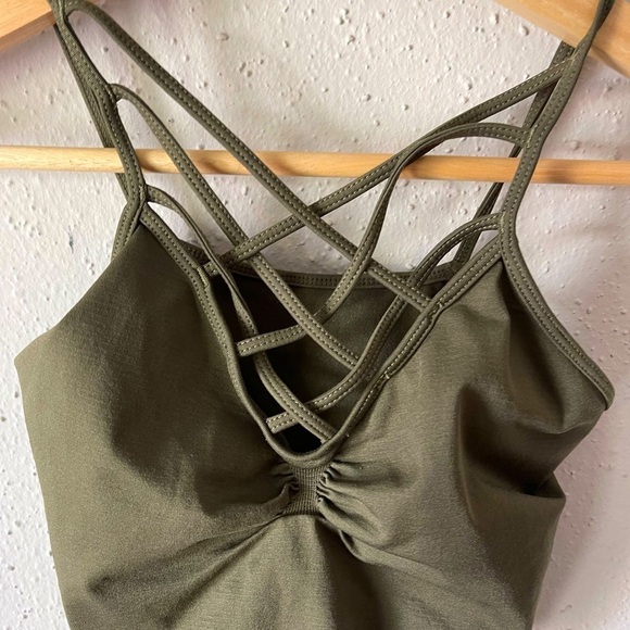 Crop top - Picture 2 of 4